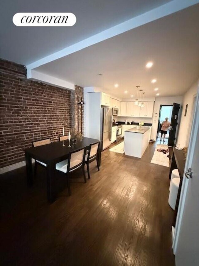 property at 123 E 18th St