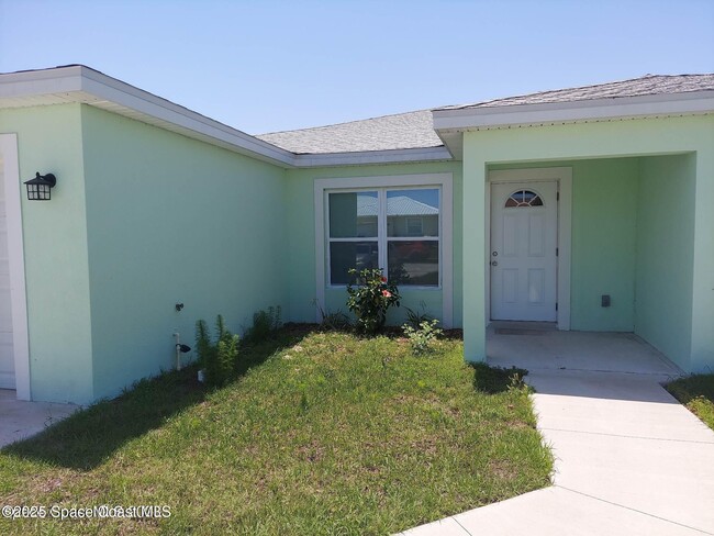 821 Angela Ave in Rockledge, FL - Building Photo - Building Photo
