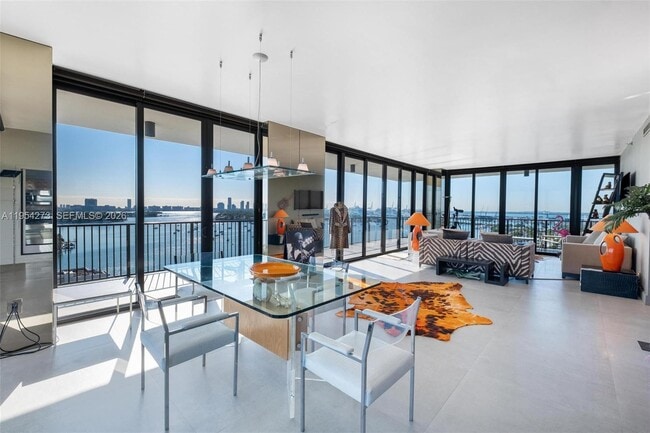 1000 Venetian Way in Miami Beach, FL - Foto de edificio - Building Photo