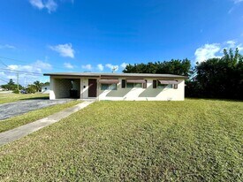 861 W Ilex Dr in West Palm Beach, FL - Building Photo