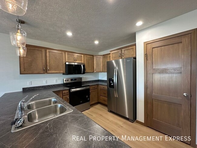 Modern 3 Bedroom 2.5 Bathroom Townhome