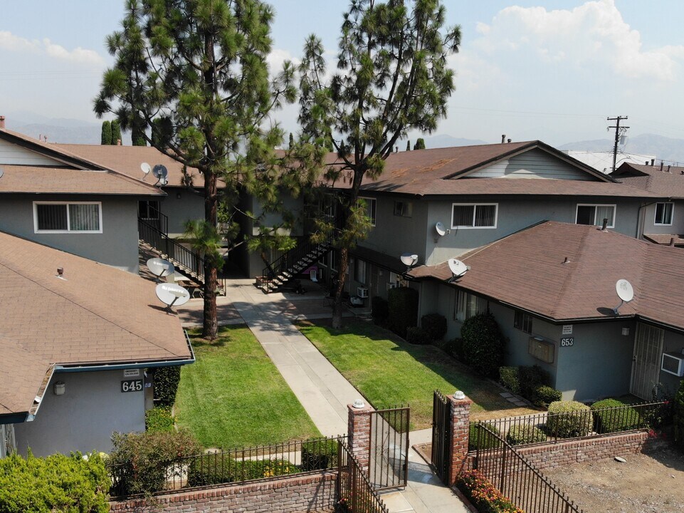 645-653 E Ruddock St in Covina, CA - Building Photo