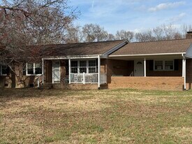 2268 Castle Rock Farm Rd in Pittsboro, NC - Building Photo