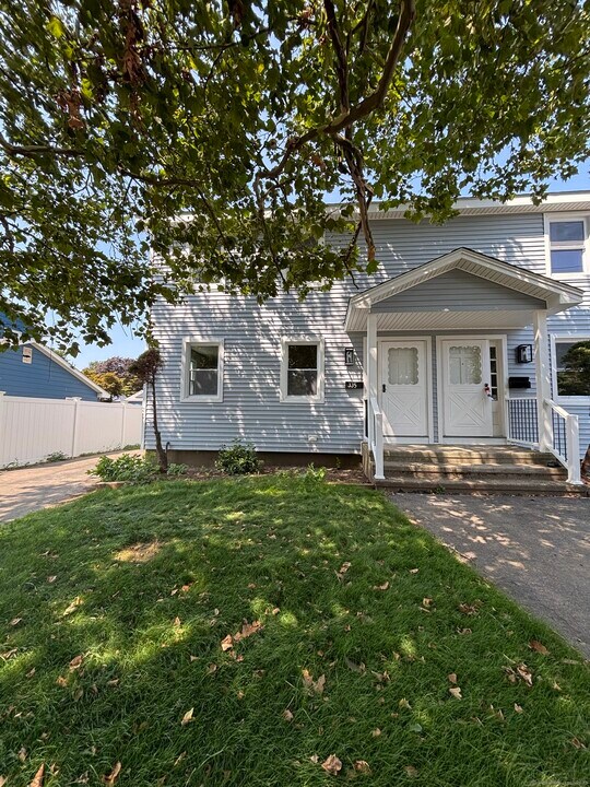 335 Wiklund Ave in Stratford, CT - Foto de edificio
