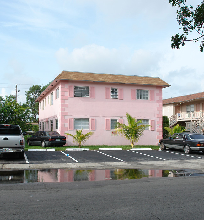 5890 NW 16th Pl in Fort Lauderdale, FL - Building Photo - Building Photo