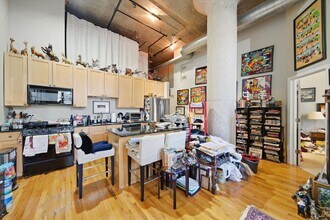 758 N Larrabee St in Chicago, IL - Foto de edificio - Building Photo