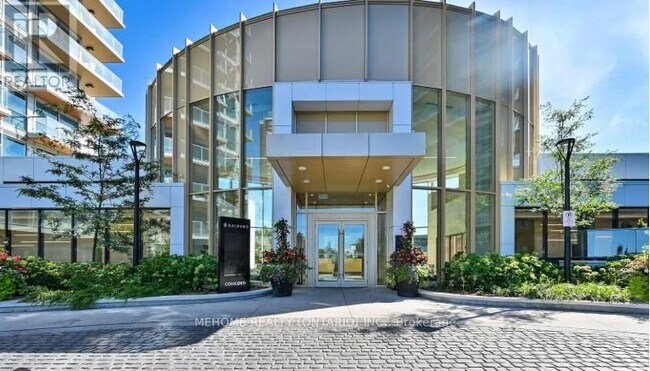 27 McMahon Dr in Toronto, ON - Building Photo - Building Photo