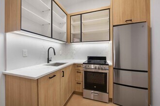 321 E 17th St in New York, NY - Building Photo - Building Photo