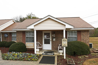 Club Court Apartments I & II in Cartersville, GA - Building Photo - Building Photo