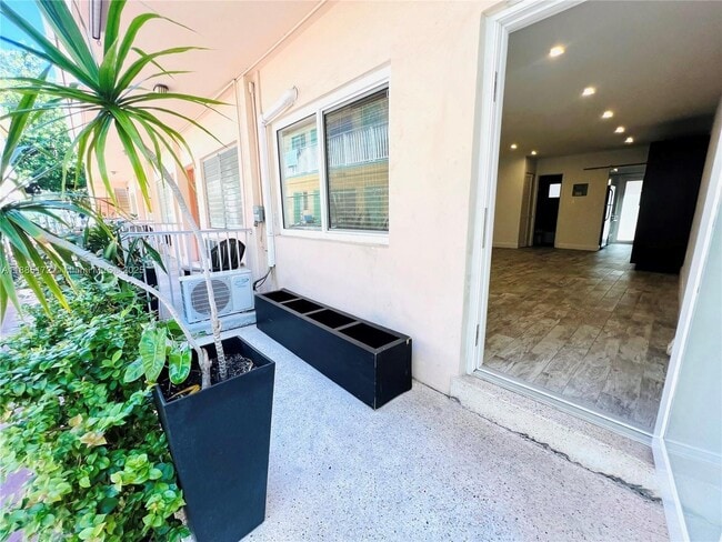 644 Meridian Ave in Miami Beach, FL - Building Photo - Building Photo