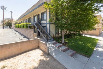 6340 Comstock Ave in Whittier, CA - Foto de edificio - Building Photo