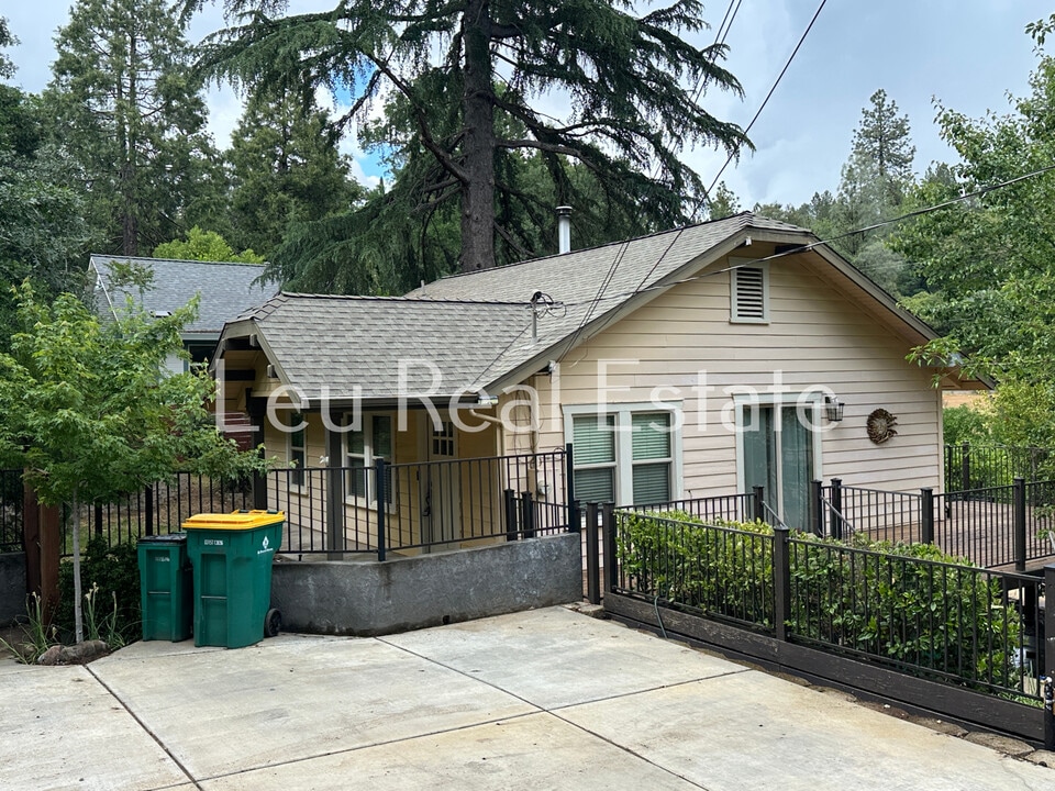 920 Hillcrest St in Placerville, CA - Building Photo