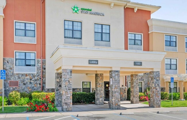 Furnished Studio-Santa Rosa - North