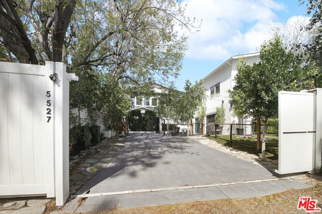 5527 Columbus Ave in Los Angeles, CA - Building Photo