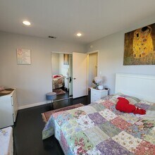 19030 Community St in Los Angeles, CA - Building Photo - Building Photo