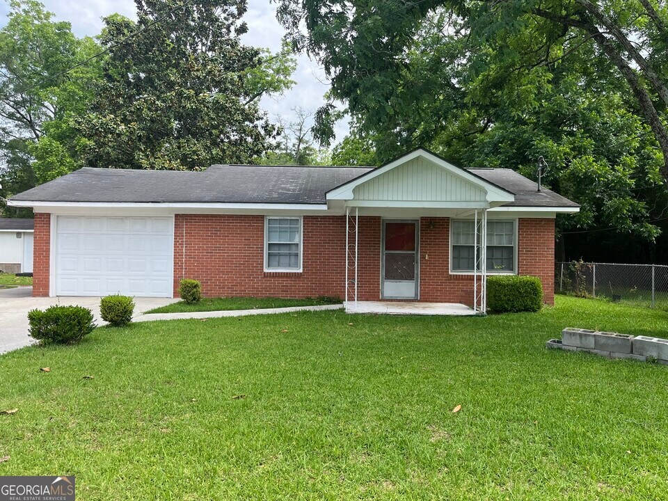 227 Bulloch St in Statesboro, GA - Building Photo