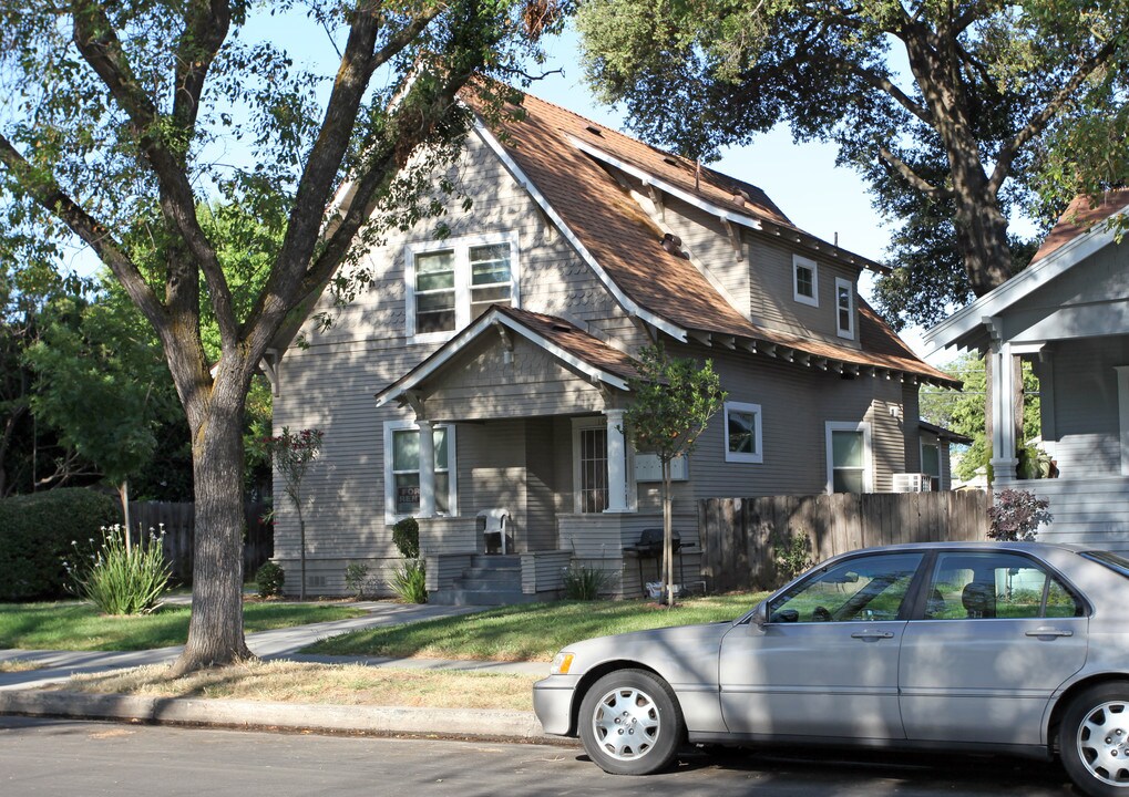 107 Poplar Ave in Modesto, CA - Building Photo