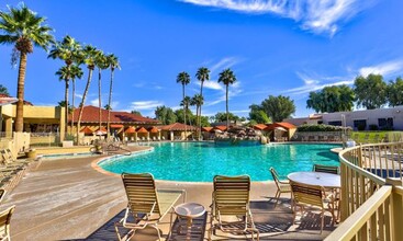 14300 W Bell Rd, Unit 414 in Surprise, AZ - Foto de edificio - Building Photo