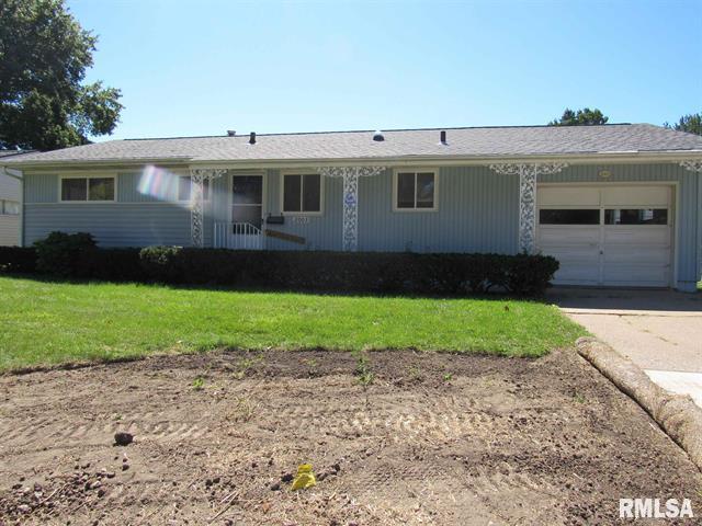 2003 Edgewood Dr in Bettendorf, IA - Building Photo