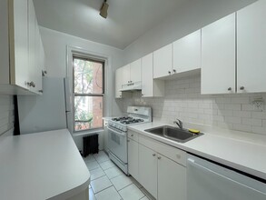 111 E 60th St in New York, NY - Building Photo - Building Photo