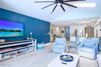 760 106th Ave N in Naples, FL - Foto de edificio - Building Photo