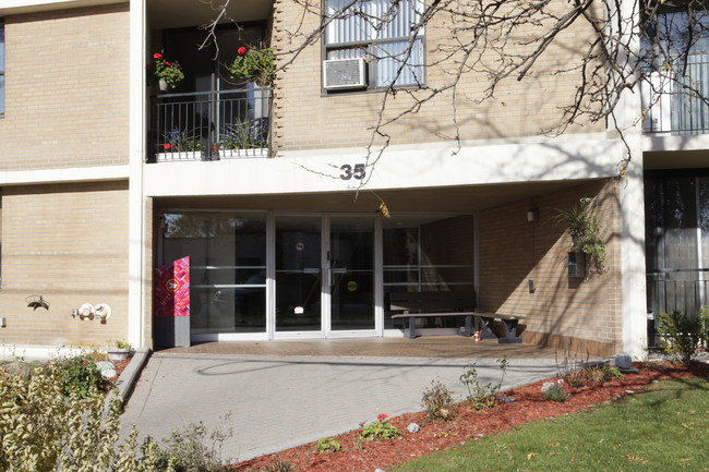 Stavebank Road in Mississauga, ON - Building Photo - Building Photo