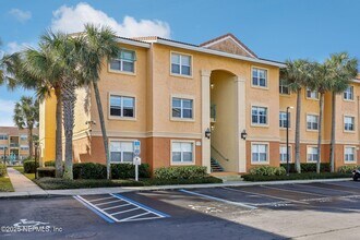 200 Laguna Villa Blvd in Jacksonville Beach, FL - Building Photo - Building Photo