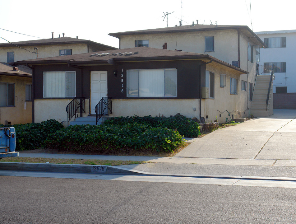 12516 Truro Ave in Hawthorne, CA - Building Photo