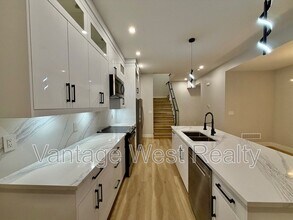 1669 Highland Dr N in Kelowna, BC - Building Photo - Building Photo