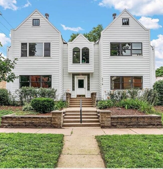 216 Arundel St, Unit #3