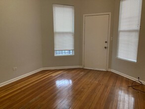 1452 N Western Ave, Unit 2R in Chicago, IL - Foto de edificio - Building Photo
