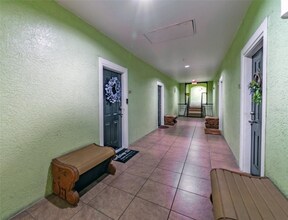 1910 E Palm Ave, Unit 10310 in Tampa, FL - Building Photo - Building Photo