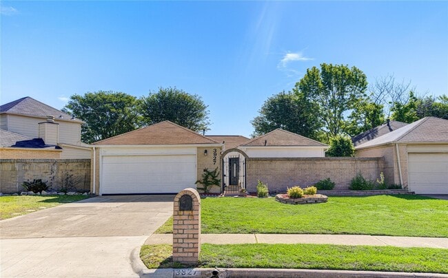 3927 Summit Valley Dr in Houston, TX - Building Photo - Building Photo