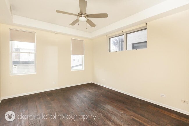 2307 W Wolfram St in Chicago, IL - Building Photo - Building Photo