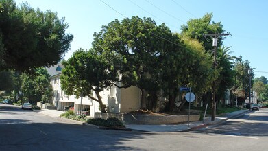 Valley Palms Apartments in North Hollywood, CA - Foto de edificio - Building Photo