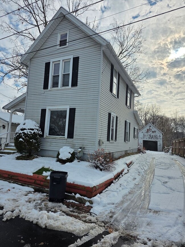 213 W 11th St in Ashland, OH - Building Photo - Building Photo