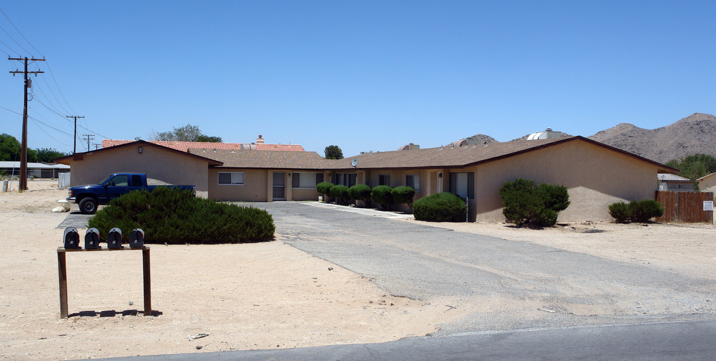 15350 Wanaque Rd in Apple Valley, CA - Building Photo