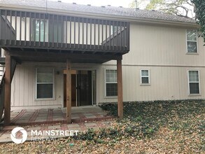 320 NE Golden Gate Ct in Blue Springs, MO - Building Photo - Building Photo