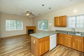 Riverwood in Pleasant Hill, IA - Building Photo - Building Photo