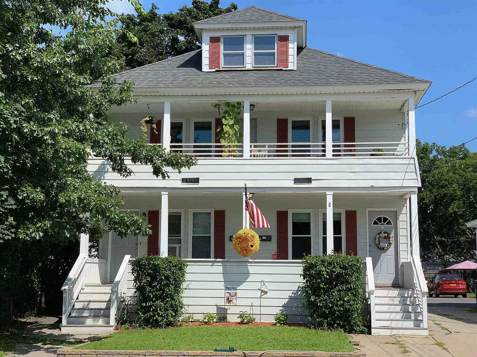 2 McKean St, Unit Downstairs in Nashua, NH - Building Photo