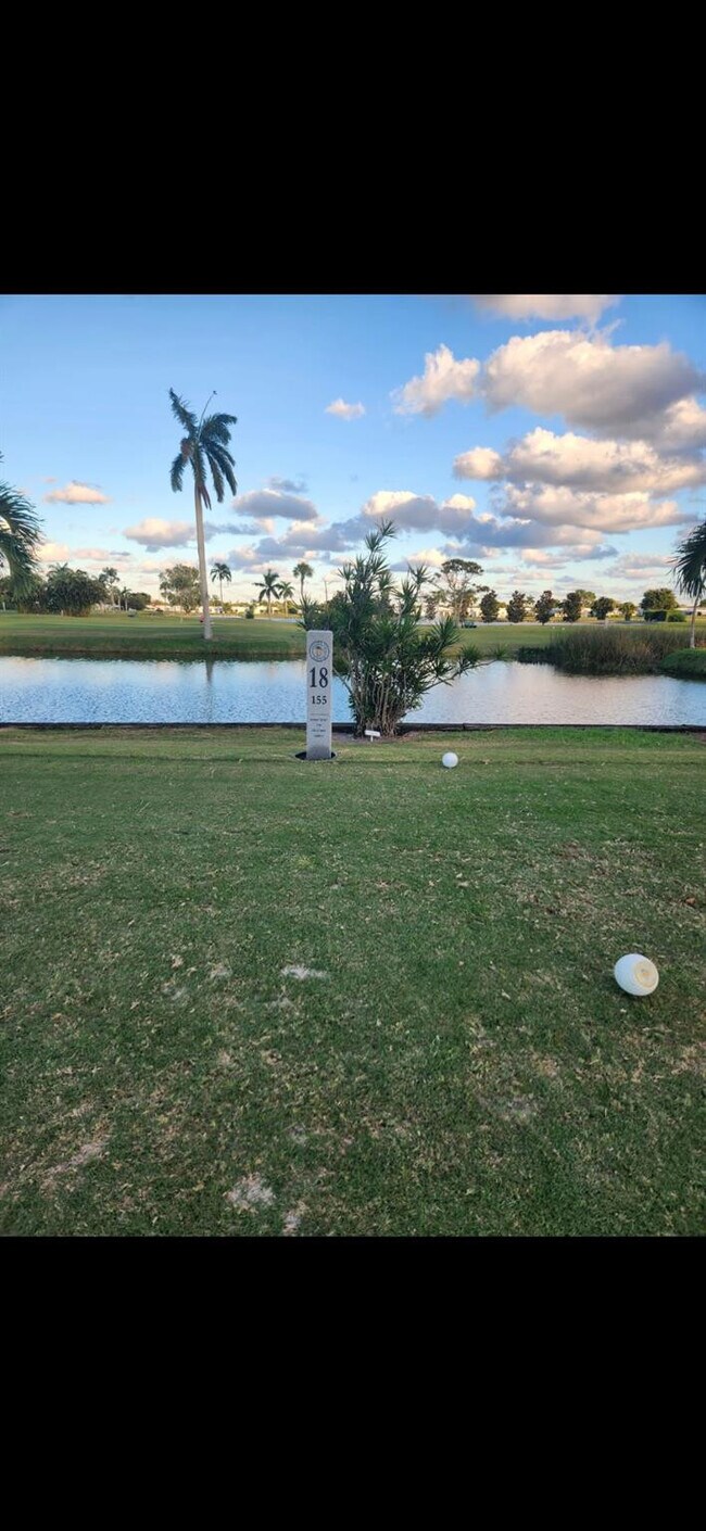 300 SW Golfview Terrace in Boynton Beach, FL - Building Photo - Building Photo