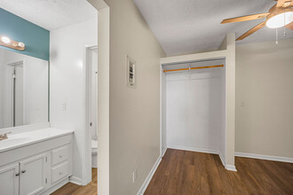 Emerald Bay Apartments in Panama City Beach, FL - Building Photo - Interior Photo