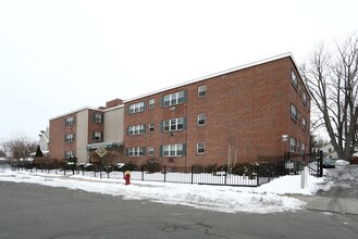 Greenwood Oaks in Hartford, CT - Foto de edificio - Building Photo