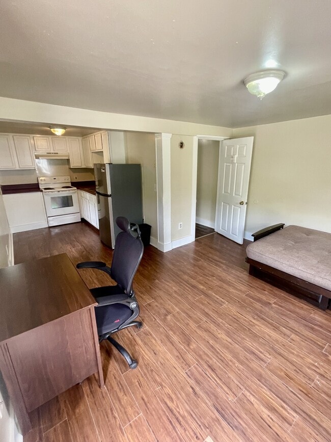 property at 952 Strouse Ave