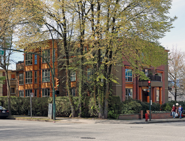 Sterling Court in Vancouver, BC - Building Photo - Building Photo