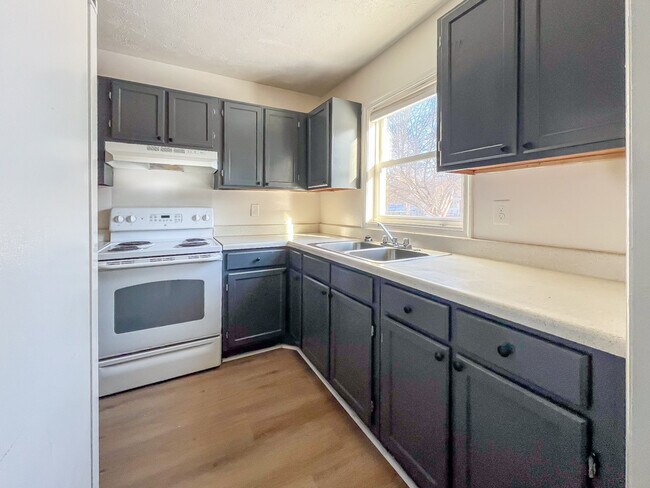 22 Fox Hill Dr in Kilmarnock, VA - Foto de edificio - Building Photo