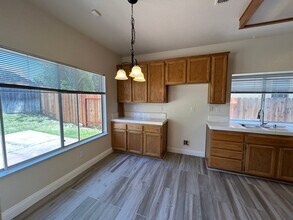 8955 Chantal Way in Sacramento, CA - Building Photo - Building Photo