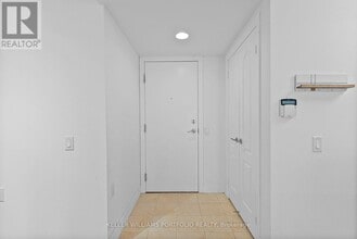 21 Hillcrest Ave in Toronto, ON - Building Photo - Building Photo