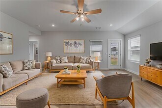 4695 W Aurora St in Fayetteville, AR - Building Photo - Building Photo