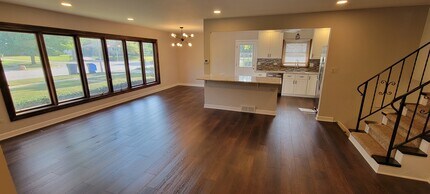 608 Trent Ln in Schaumburg, IL - Building Photo - Building Photo